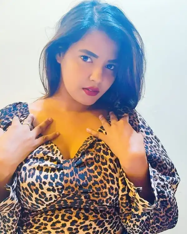 Sakshi vip call girls in Raipur